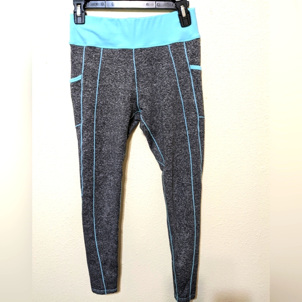 Pop Fit leggings with pockets, size medium, gray with turquoise blue piping